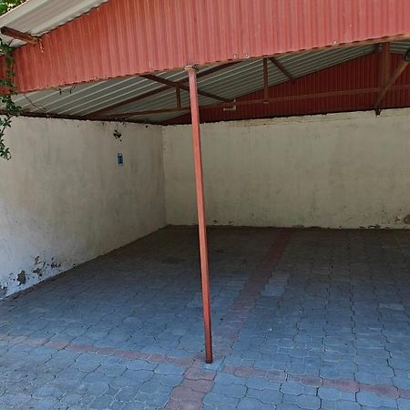 Отель Ina'S Crib Sindos Экстерьер фото